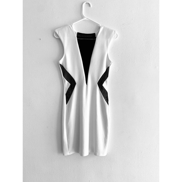 Black and White Bodycon Dress with Shoulder pads - Picture 4 of 9